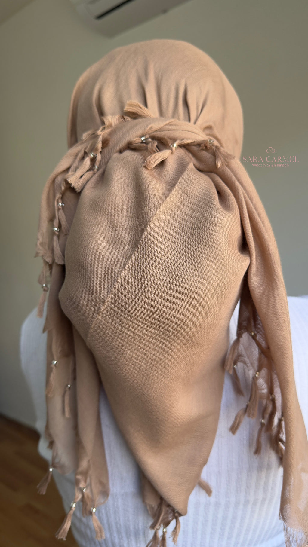 מרובעת חרוזים-בז