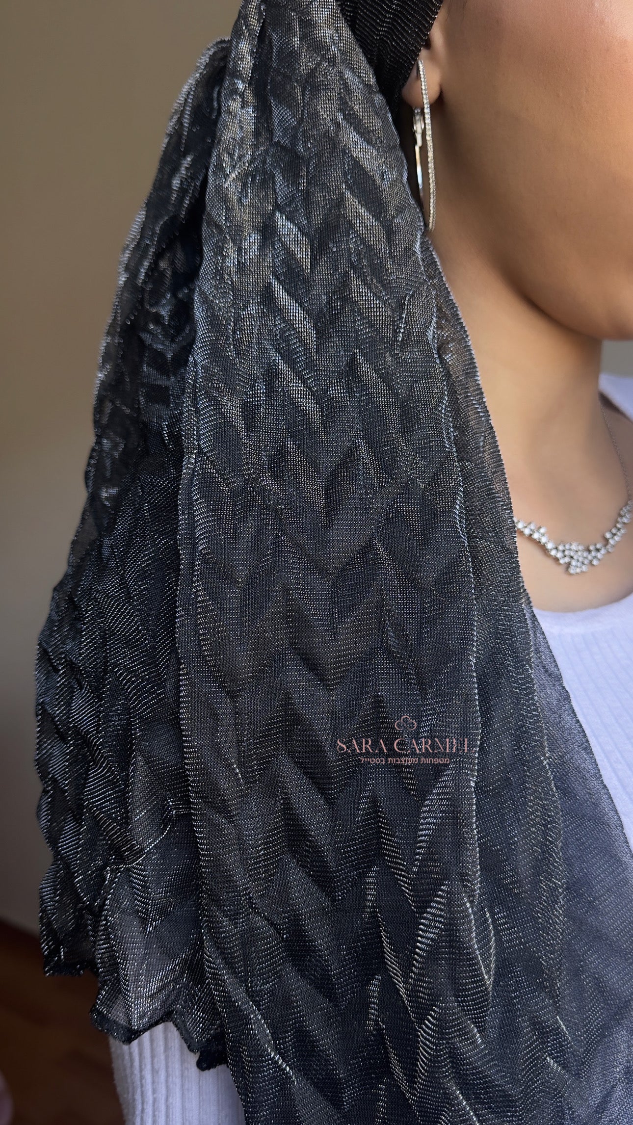 מטפחת טול גלים-שחור כסוף